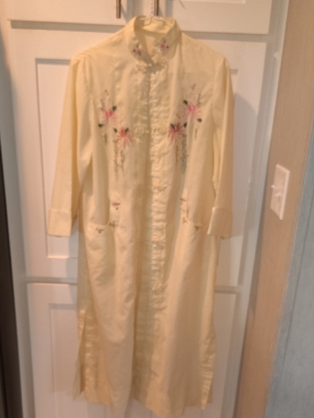 Source Unknown Cream Embroidered Tunic Top with Pink Floral Detail